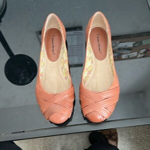 Never worn tan size 8 flat